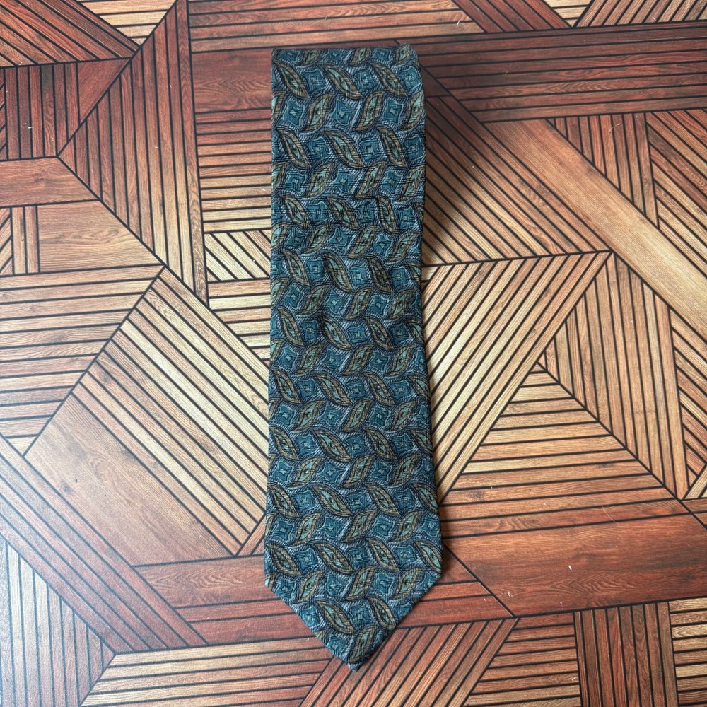 Bugatti Mens Necktie 100% Italian Silk Teal Gold Grey Geometric Paisley Pattern